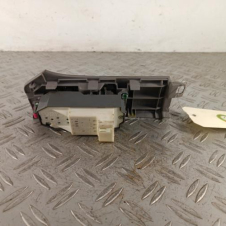 Interrupteur de leve vitre avant gauche TOYOTA YARIS 2