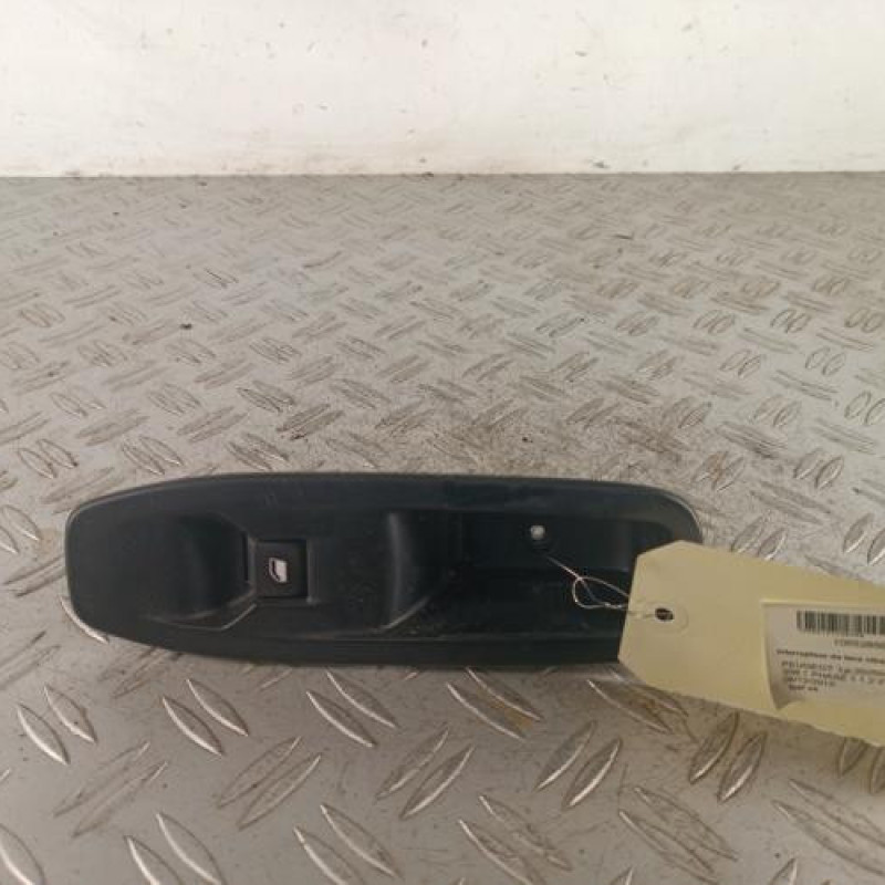 Interrupteur de leve vitre avant droit PEUGEOT 208 1