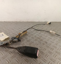 Attache ceinture avant gauche RENAULT CLIO 2 Photo n°1