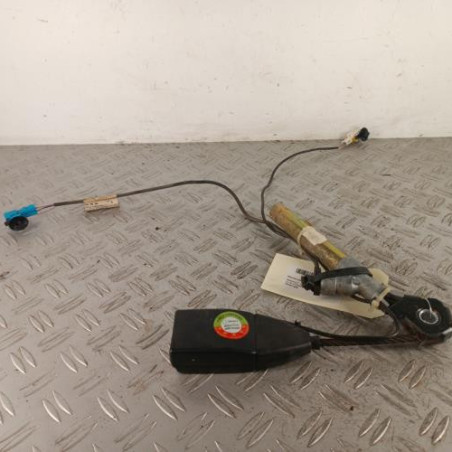 Attache ceinture avant gauche RENAULT CLIO 2