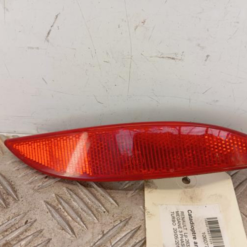 Catadioptre arriere droit RENAULT MEGANE 3 Catadioptre arriere droit RENAULT MEGANE 3