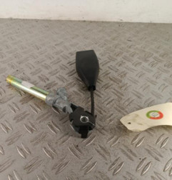 Attache ceinture avant droit RENAULT CLIO 2 Photo n°1