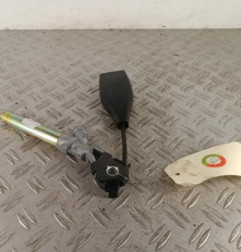Attache ceinture avant droit RENAULT CLIO 2