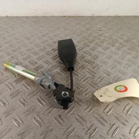 Attache ceinture avant droit RENAULT CLIO 2
