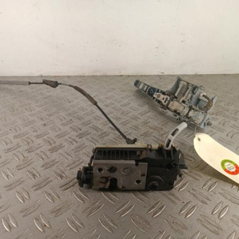 Serrure avant droit PEUGEOT 208 1