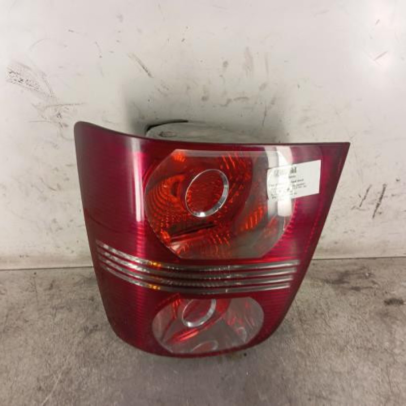Feu arriere principal droit (feux) VOLKSWAGEN TOURAN 1 Feu arriere principal droit (feux) VOLKSWAGEN TOURAN 1