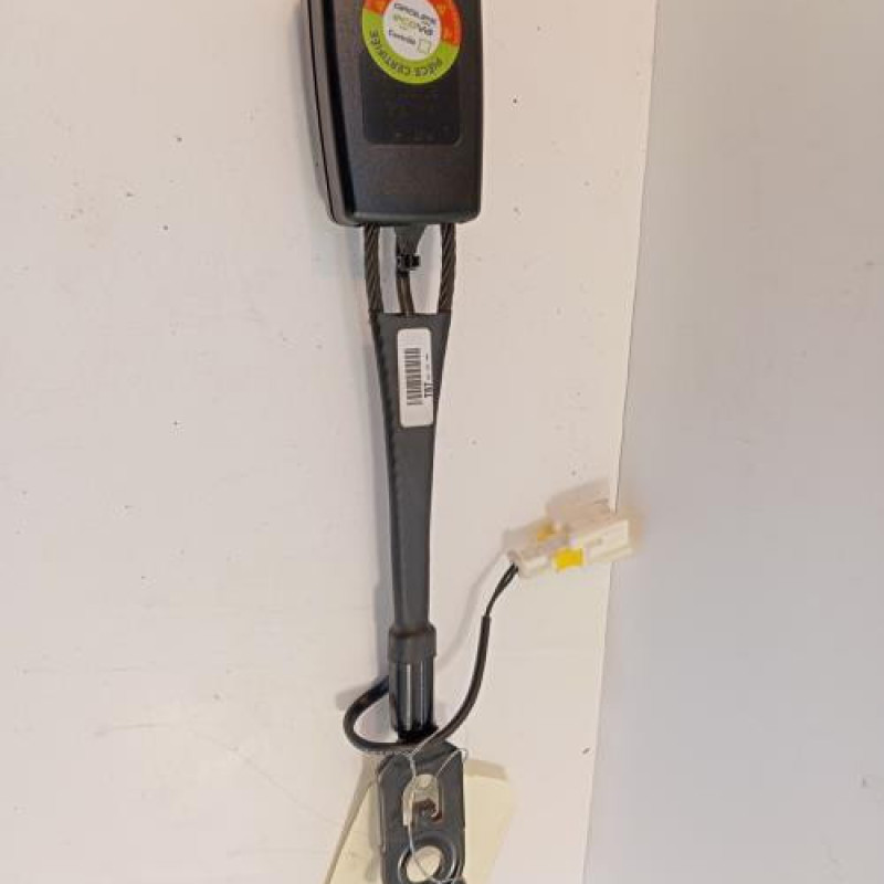 Attache ceinture avant droit PEUGEOT 5008 1