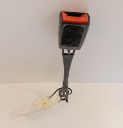 Attache ceinture avant droit PEUGEOT 5008 1