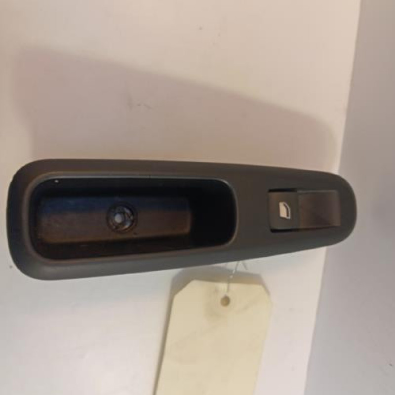 Interrupteur de leve vitre arriere droit PEUGEOT 5008 1