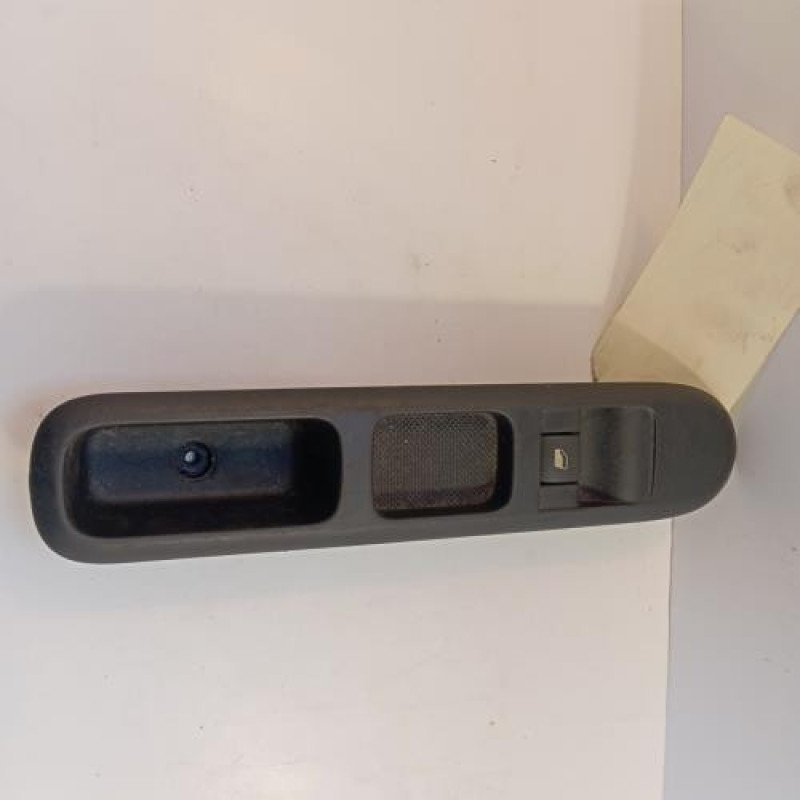 Interrupteur de leve vitre avant droit PEUGEOT 5008 1