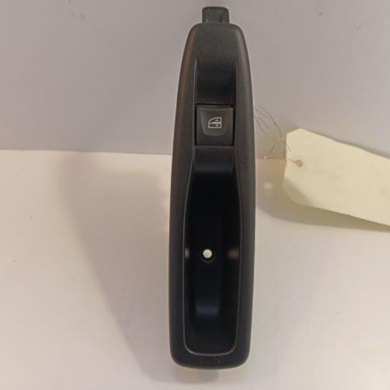Interrupteur de leve vitre arriere droit RENAULT CLIO 4