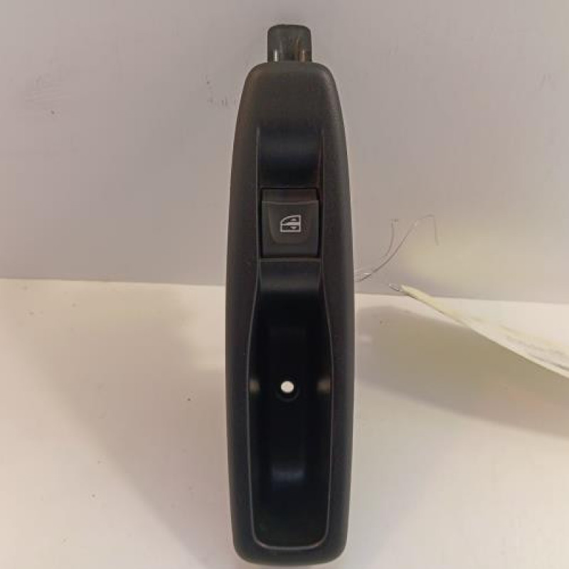 Interrupteur de leve vitre arriere gauche RENAULT CLIO 4