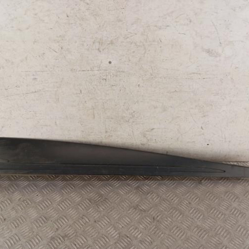Baguette de porte avant droite RENAULT CLIO 4 Baguette de porte avant droite RENAULT CLIO 4