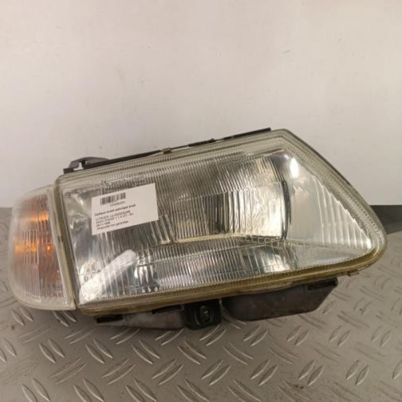 Optique avant principal droit (feux)(phare) CITROEN SAXO