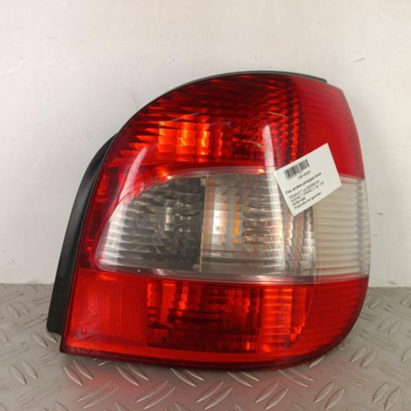 Feu arriere principal droit (feux) RENAULT SCENIC 1 Feu arriere principal droit (feux) RENAULT SCENIC 1