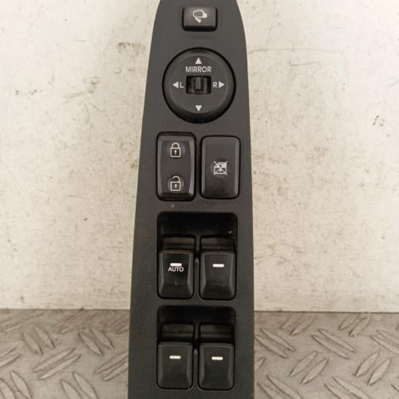 Interrupteur de leve vitre avant gauche KIA SPORTAGE 3