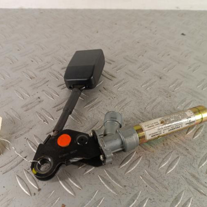 Attache ceinture avant gauche CITROEN SAXO