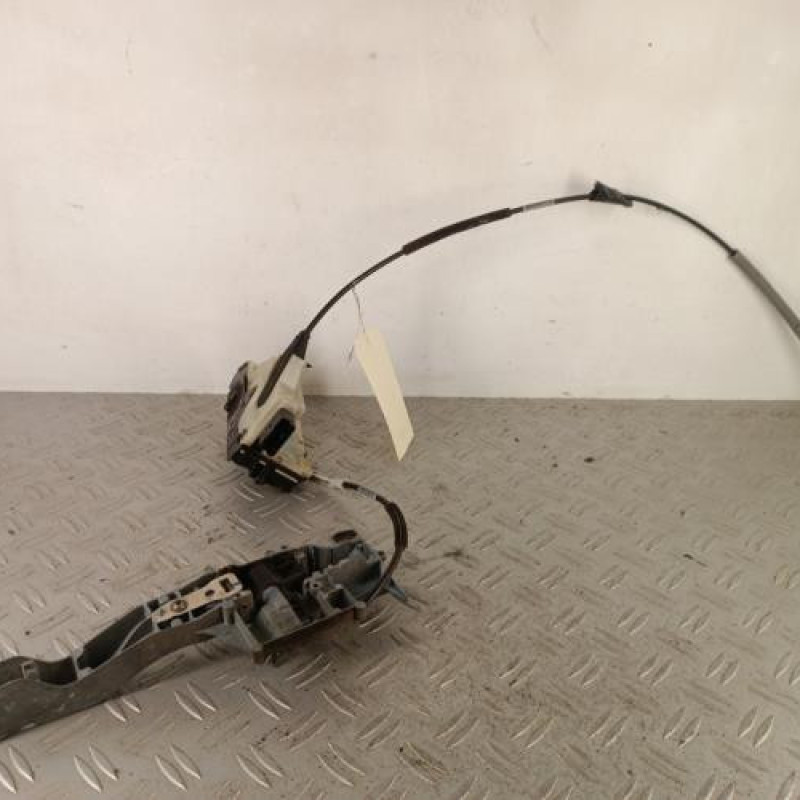 Serrure avant gauche PEUGEOT 208 1 Serrure avant gauche PEUGEOT 208 1