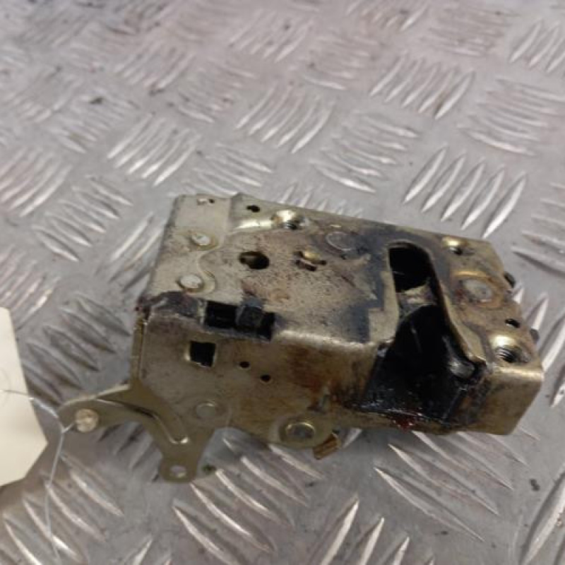 Serrure arriere droit CITROEN AX Serrure arriere droit CITROEN AX