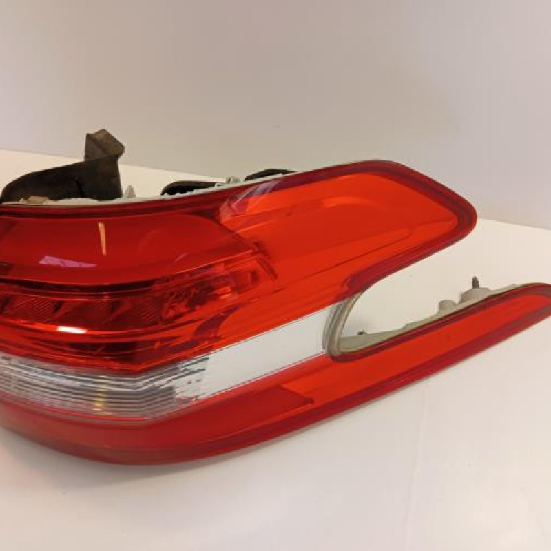 Feu arriere principal droit (feux) PEUGEOT 308 2 SW Feu arriere principal droit (feux) PEUGEOT 308 2 SW
