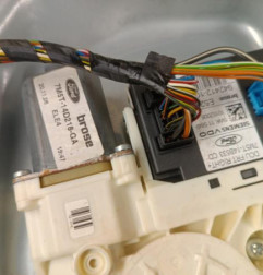 Leve vitre electrique avant droit FORD FOCUS 2 Photo n°3