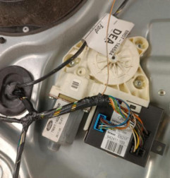 Leve vitre electrique avant gauche FORD FOCUS 2 Photo n°4