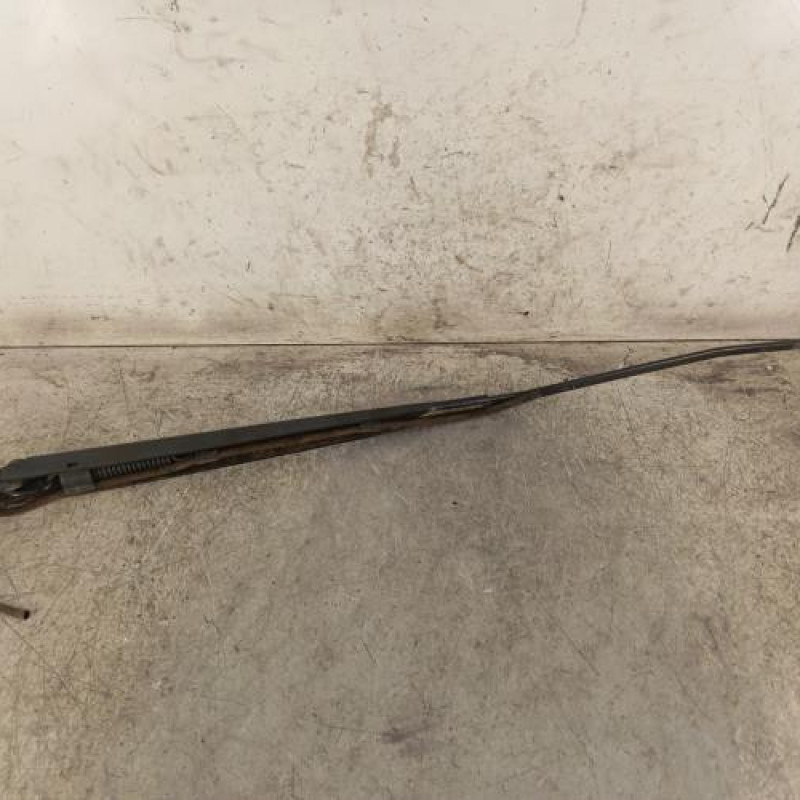 Bras essuie glace avant droit CITROEN C4 CACTUS Bras essuie glace avant droit CITROEN C4 CACTUS