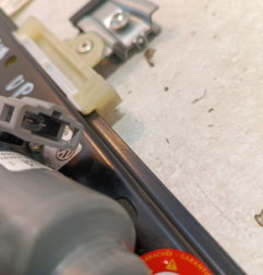 Leve vitre electrique avant droit VOLKSWAGEN UP Photo n°3