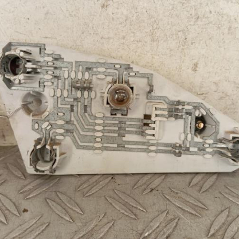 Platine feu arriere gauche PEUGEOT 106 Platine feu arriere gauche PEUGEOT 106