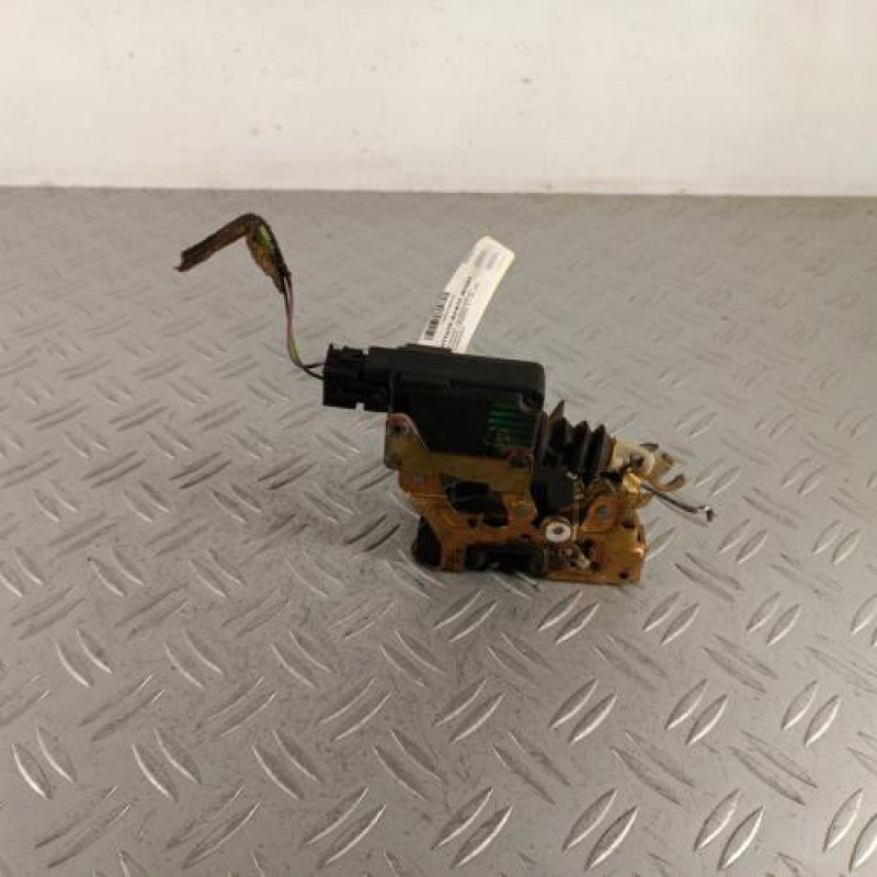 Serrure avant droit RENAULT TWINGO 1 Serrure avant droit RENAULT TWINGO 1