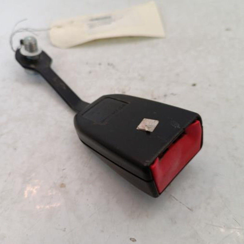 Attache ceinture centrale avant IVECO DAILY 6