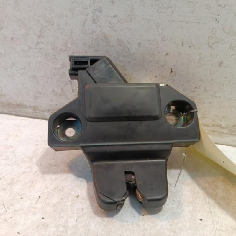 Serrure de coffre TOYOTA AVENSIS 3 Serrure de coffre TOYOTA AVENSIS 3