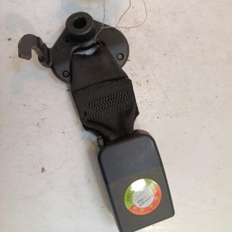 Attache ceinture arriere droit RENAULT SCENIC 3