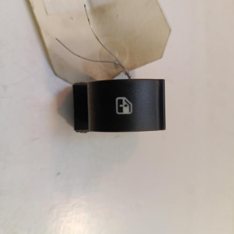 Interrupteur de leve vitre avant droit FIAT GRANDE PUNTO