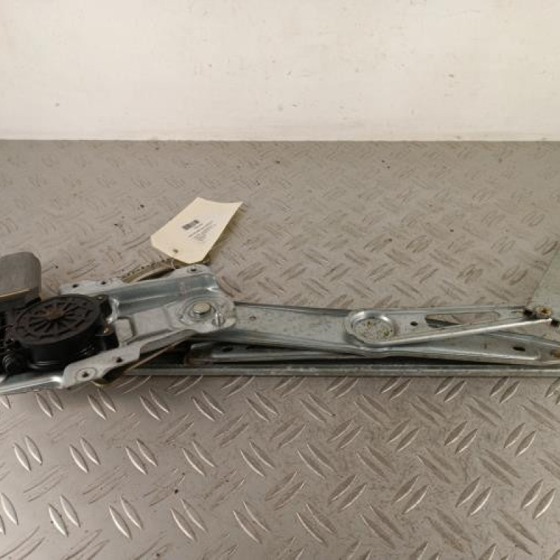 Leve vitre electrique avant droit TOYOTA YARIS 1