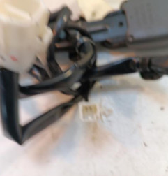 Attache ceinture avant gauche TOYOTA PRIUS 2 Photo n°4