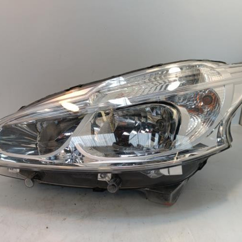 Optique avant principal gauche (feux)(phare) PEUGEOT 208 1