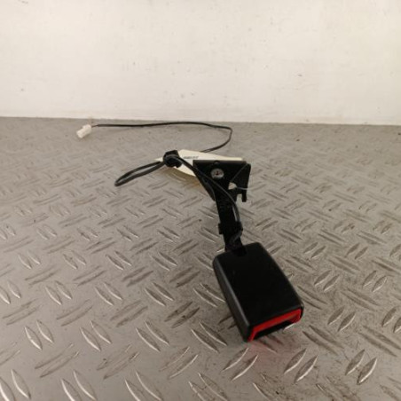 Attache ceinture arriere gauche PEUGEOT 3008 1