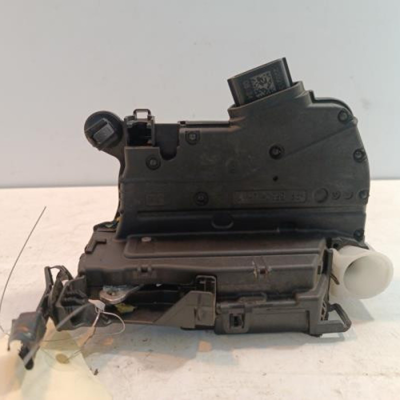 Serrure avant gauche RENAULT CLIO 4 Serrure avant gauche RENAULT CLIO 4