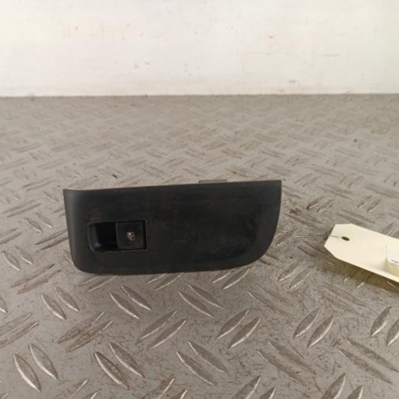 Interrupteur de leve vitre avant droit OPEL ZAFIRA TOURER C