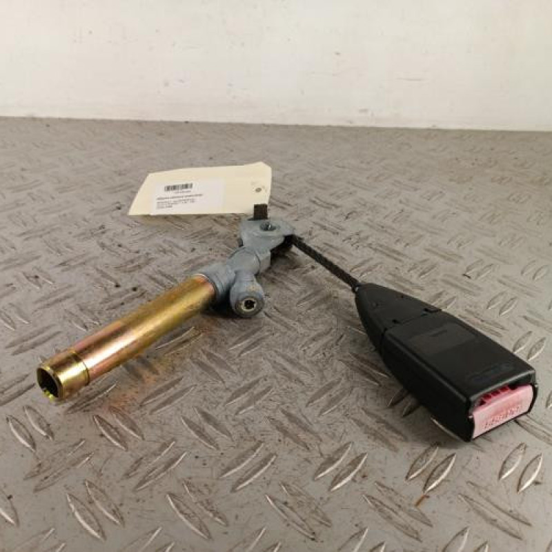 Attache ceinture avant droit RENAULT CLIO 2