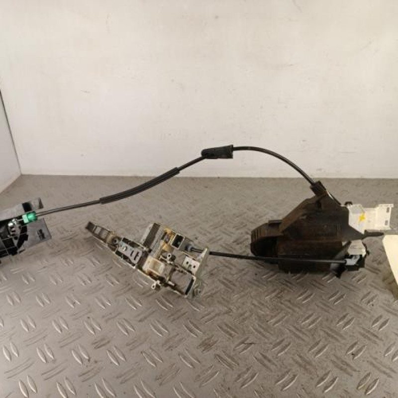 Serrure avant droit CITROEN C4 1 Serrure avant droit CITROEN C4 1