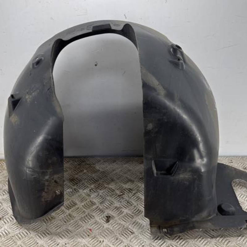 Pare boue avant gauche PEUGEOT 208 1