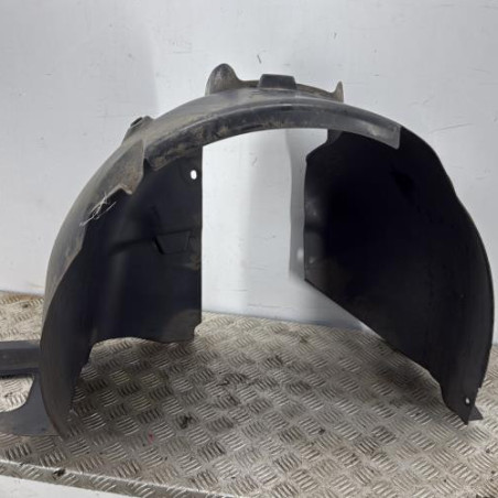 Pare boue avant gauche PEUGEOT 208 1