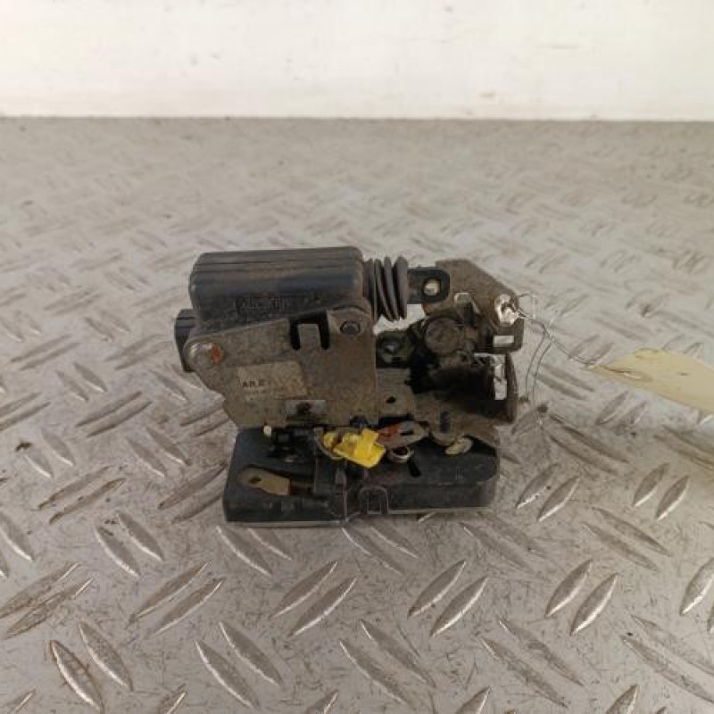 Serrure arriere gauche DACIA DUSTER 1 Serrure arriere gauche DACIA DUSTER 1