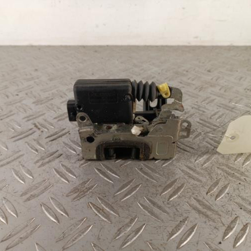 Serrure avant droit DACIA DUSTER 1 Serrure avant droit DACIA DUSTER 1
