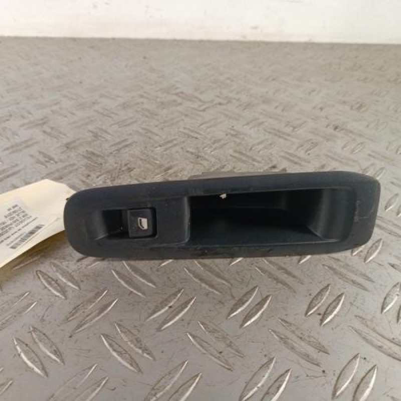 Interrupteur de leve vitre arriere droit PEUGEOT 308 2 SW
