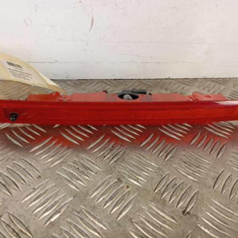 Feu arriere stop central RENAULT CLIO 3 Feu arriere stop central RENAULT CLIO 3