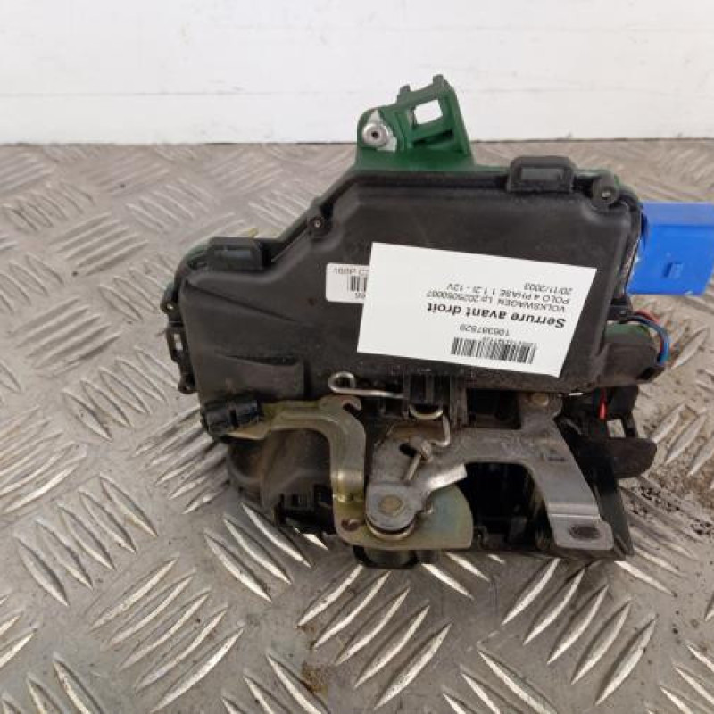 Serrure avant droit VOLKSWAGEN POLO 4 Serrure avant droit VOLKSWAGEN POLO 4