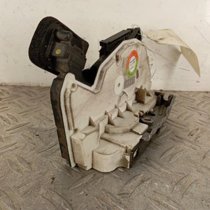 Serrure avant droit VOLKSWAGEN GOLF 6 Serrure avant droit VOLKSWAGEN GOLF 6